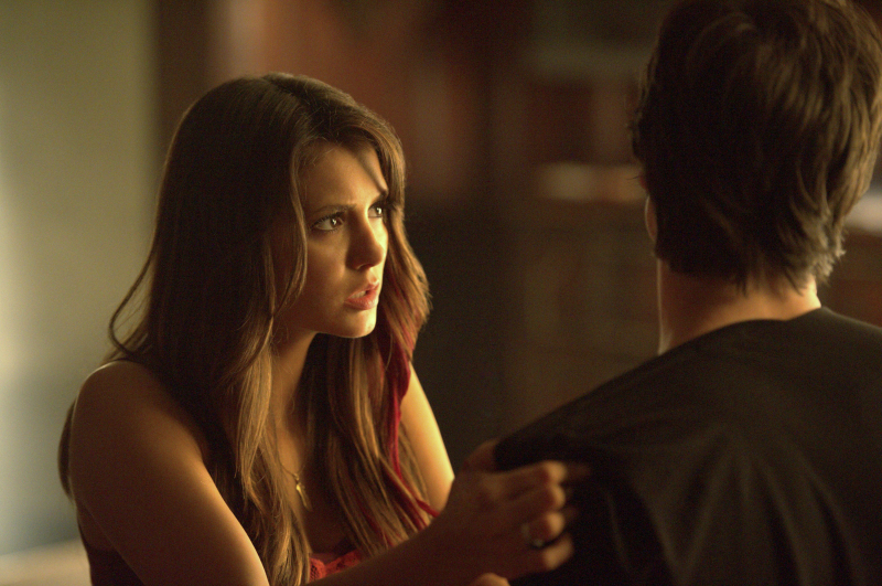 Still of Ian Somerhalder and Nina Dobrev in Vampyro dienorasciai (2009)