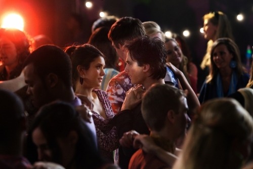 Still of Ian Somerhalder and Nina Dobrev in Vampyro dienorasciai (2009)