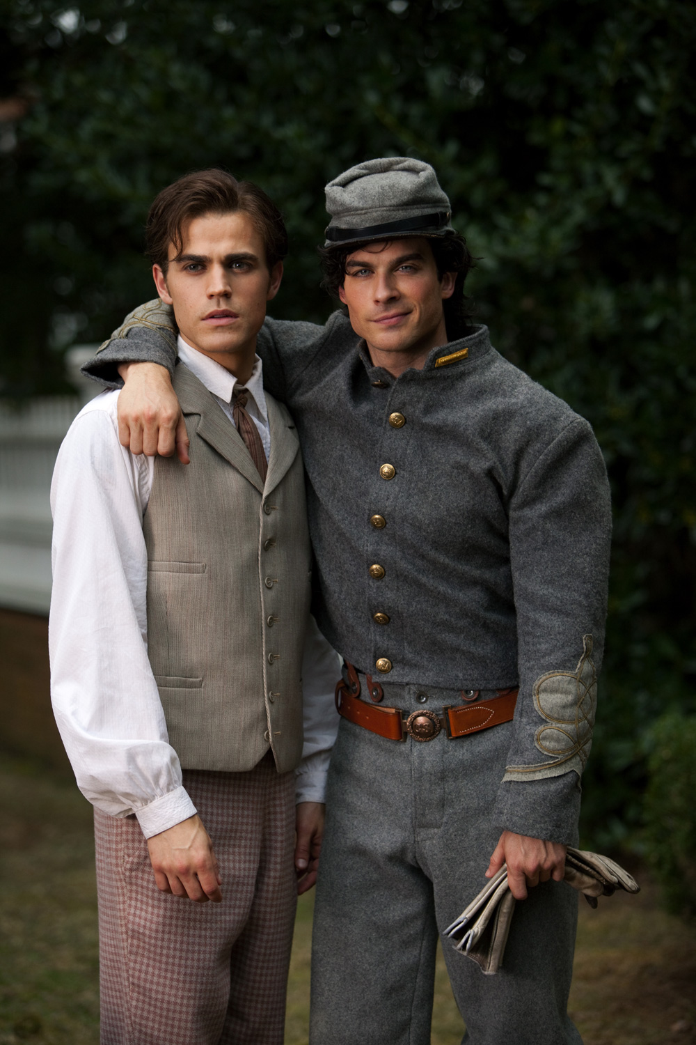 Still of Ian Somerhalder and Paul Wesley in Vampyro dienorasciai (2009)