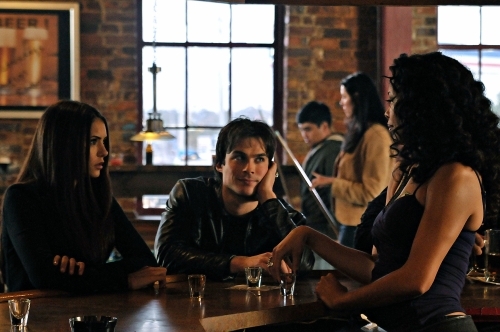 Still of Ian Somerhalder, Gina Torres and Nina Dobrev in Vampyro dienorasciai (2009)