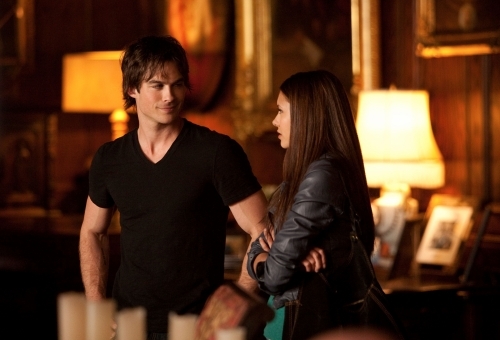 Still of Ian Somerhalder and Nina Dobrev in Vampyro dienorasciai (2009)