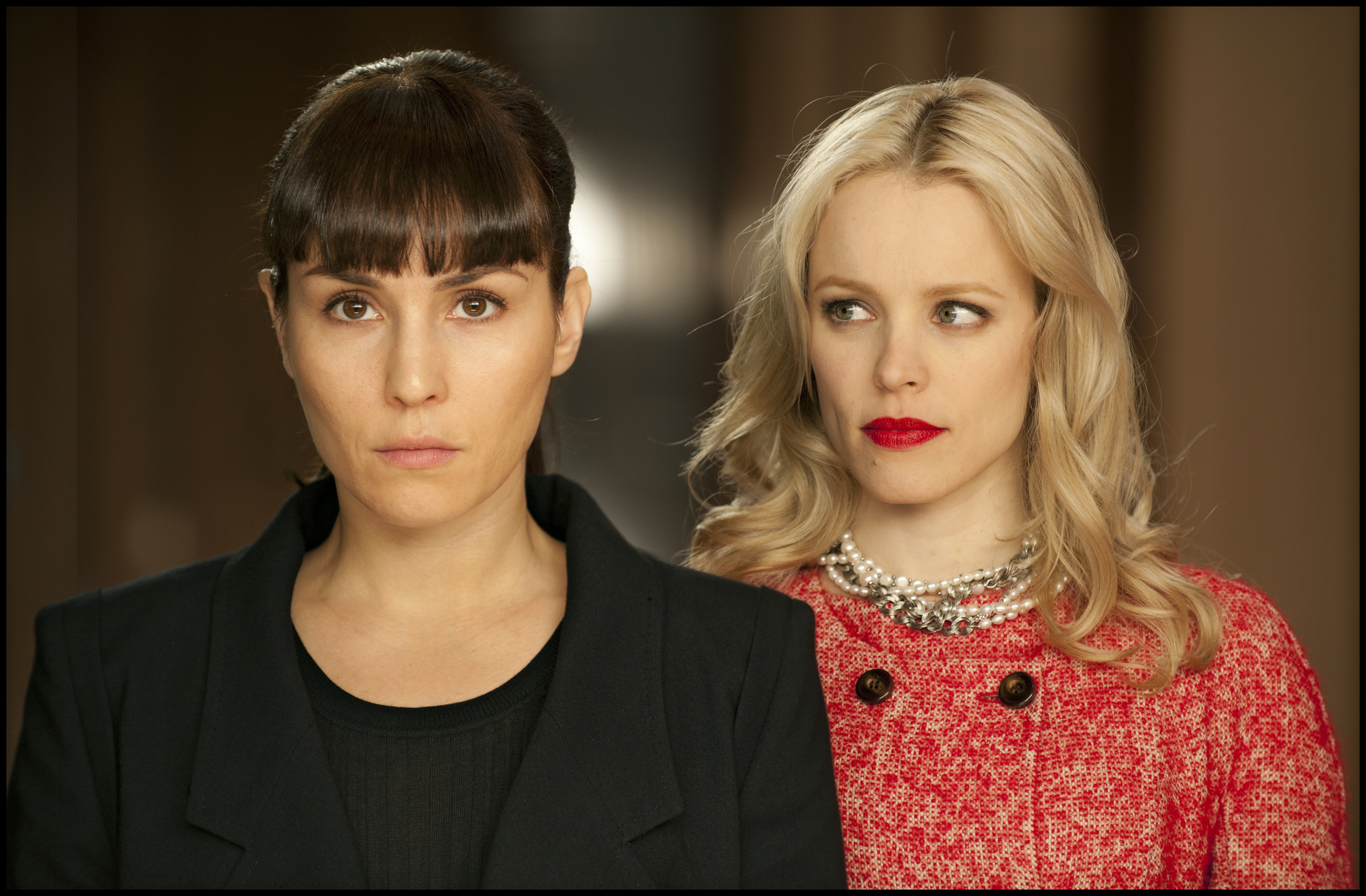 Still of Noomi Rapace and Rachel McAdams in Nuodeminga aistra (2012)