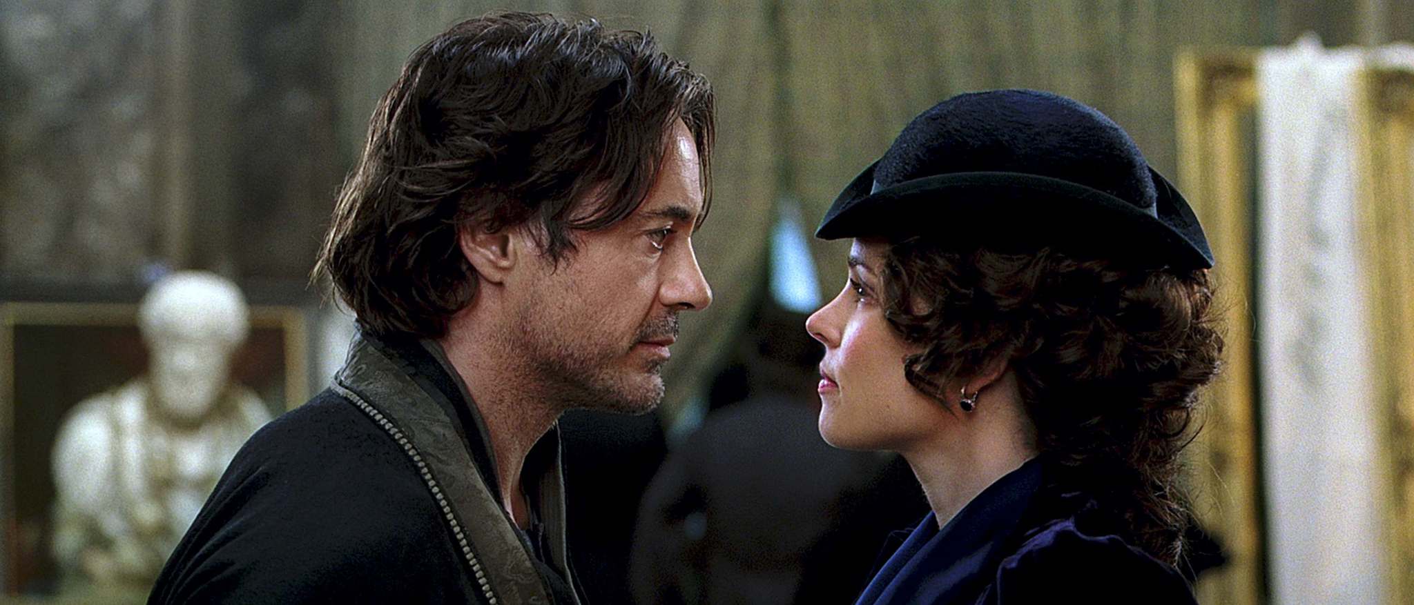 Still of Robert Downey Jr. and Rachel McAdams in Serlokas Holmsas: Seseliu zaidimas (2011)