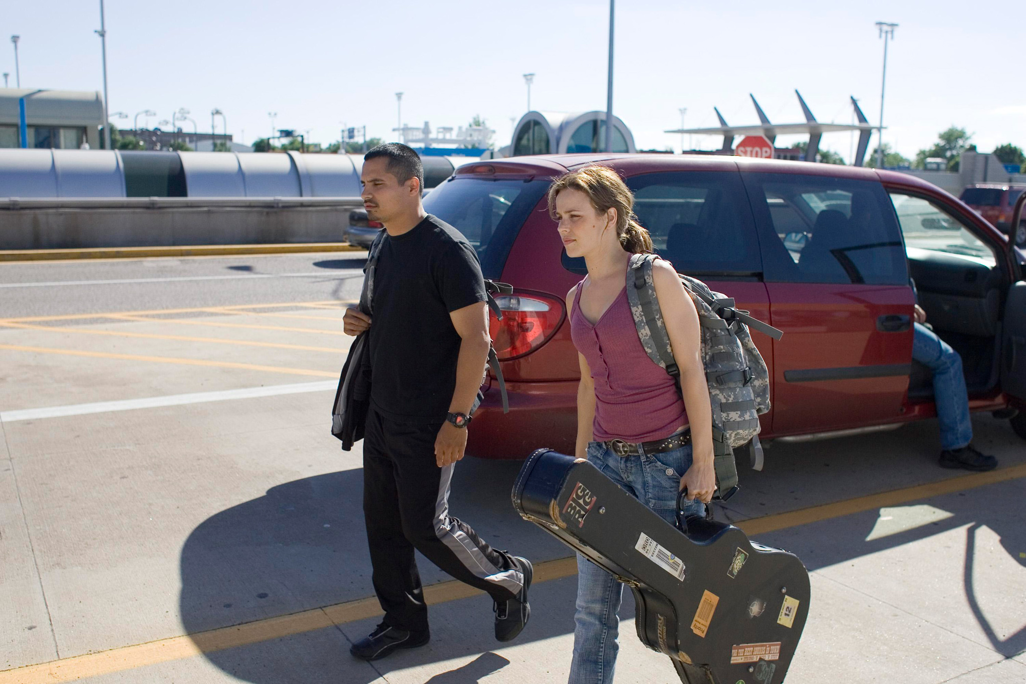 Still of Michael Peña and Rachel McAdams in The Lucky Ones (2008)