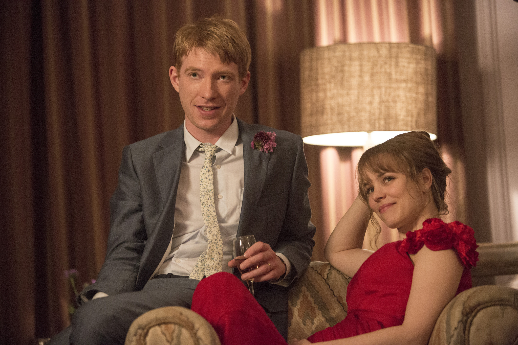 Still of Rachel McAdams and Domhnall Gleeson in Laiko tiltas (2013)