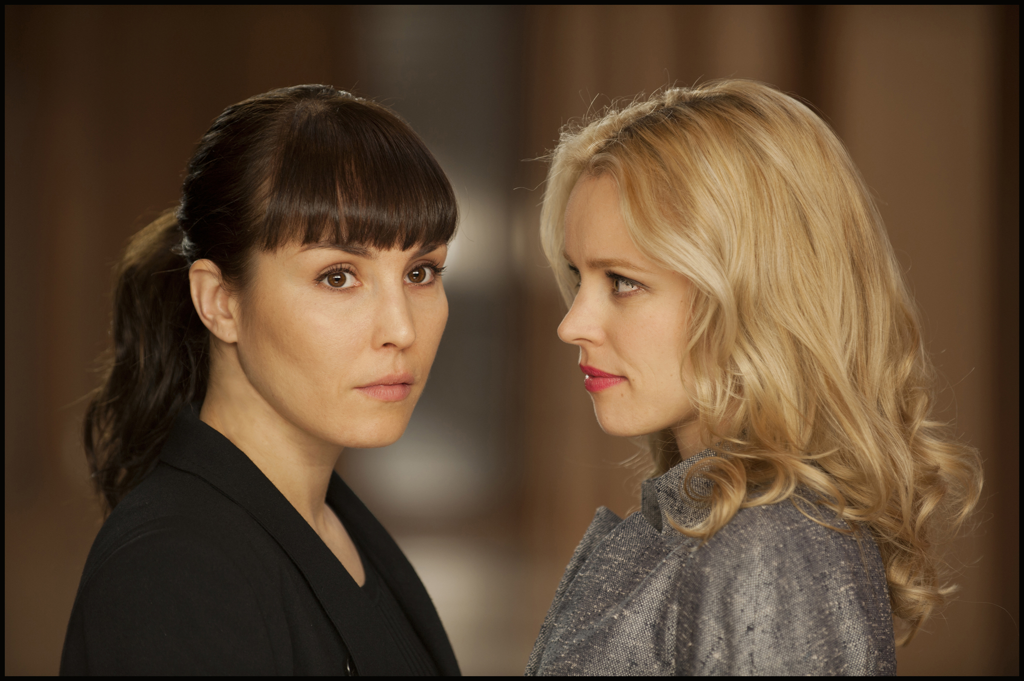 Still of Noomi Rapace and Rachel McAdams in Nuodeminga aistra (2012)