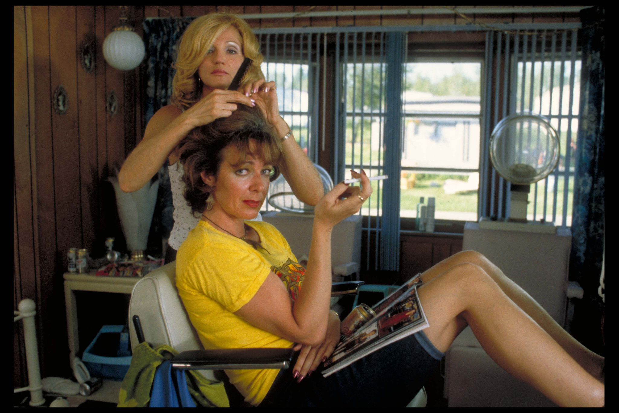 Still of Ellen Barkin and Allison Janney in Drop Dead Gorgeous (1999)