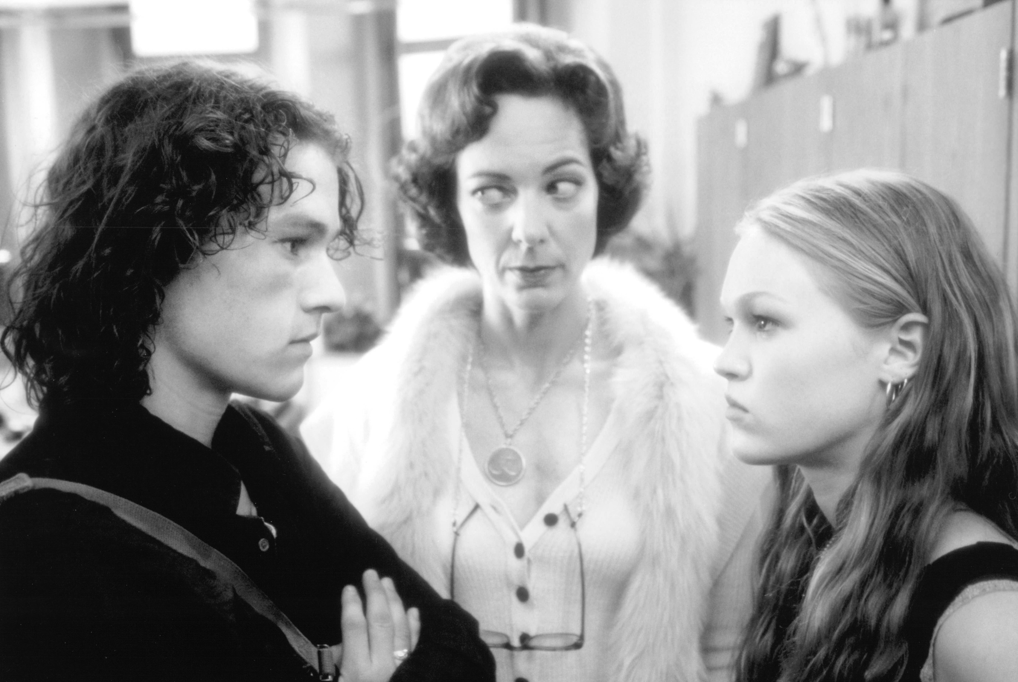 Still of Allison Janney, Heath Ledger and Julia Stiles in 10 Things I Hate About You (1999)