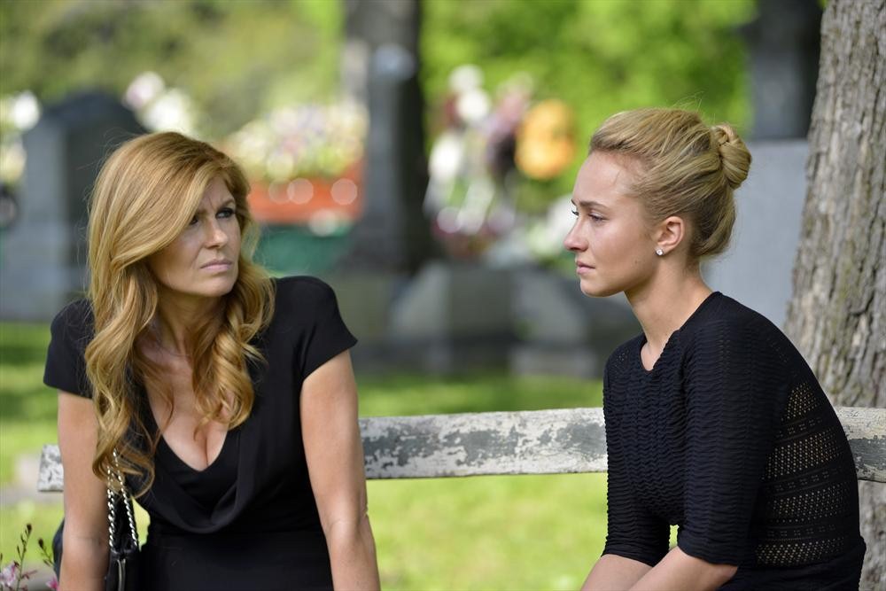 Still of Connie Britton and Hayden Panettiere in Nashville (2012)