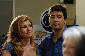 Still of Connie Britton and Kyle Chandler in Friday Night Lights (2006)