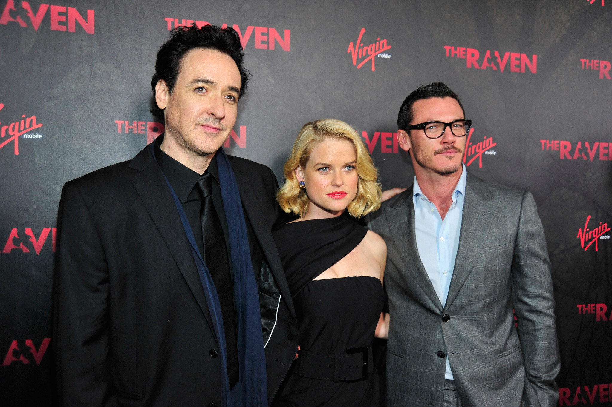 John Cusack, Alice Eve and Luke Evans at event of Varnas (2012)