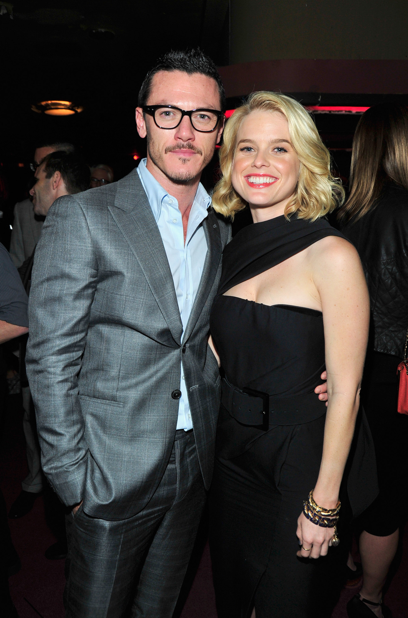 Alice Eve and Luke Evans at event of Varnas (2012)