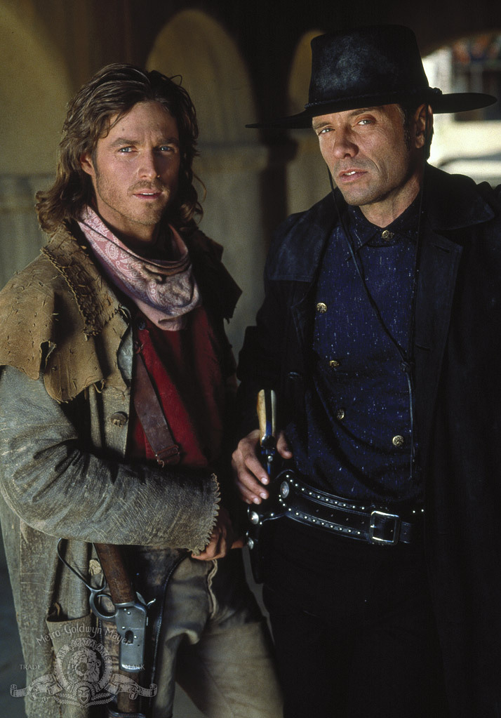 Still of Michael Biehn and Eric Close in The Magnificent Seven (1998)