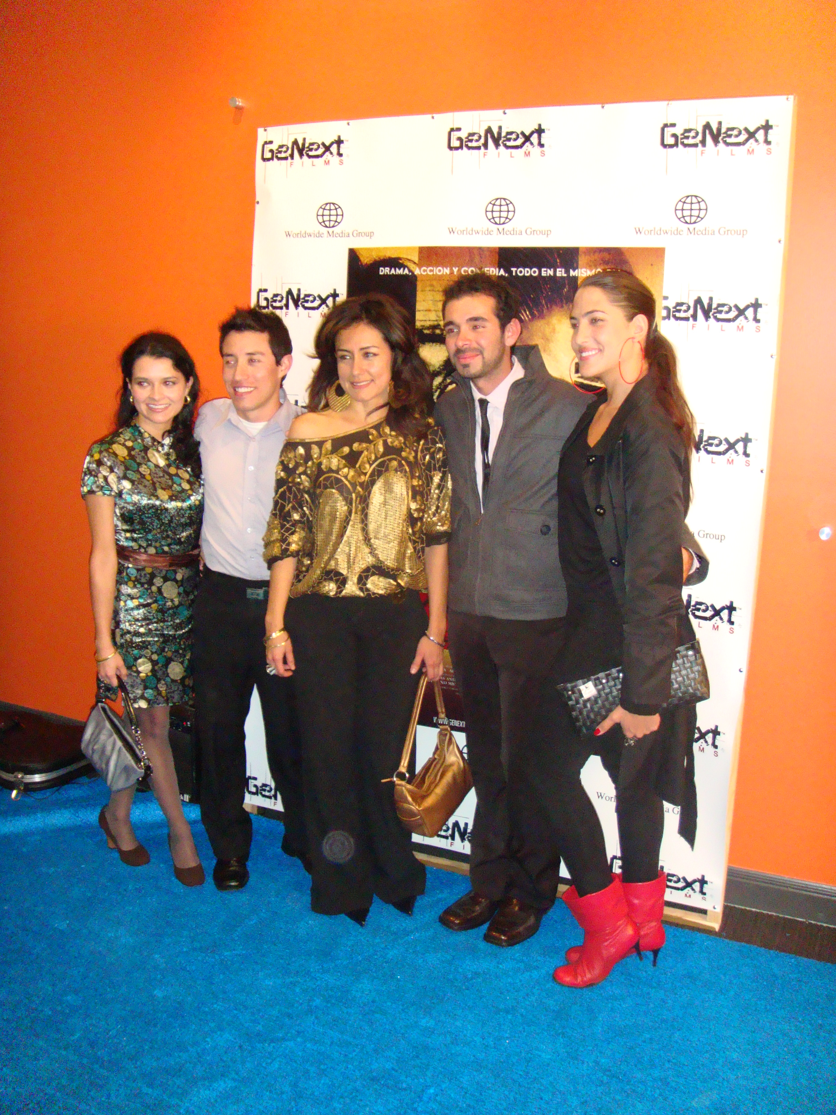 Un Dia en el Banco Blue Carpet Screening Andre Bauth