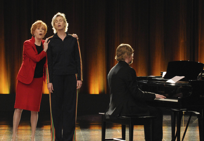 Still of Carol Burnett and Jane Lynch in Glee (2009)