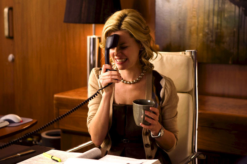 Still of Elizabeth Banks and Jane Lynch in Vyriskas auklejimas (2008)