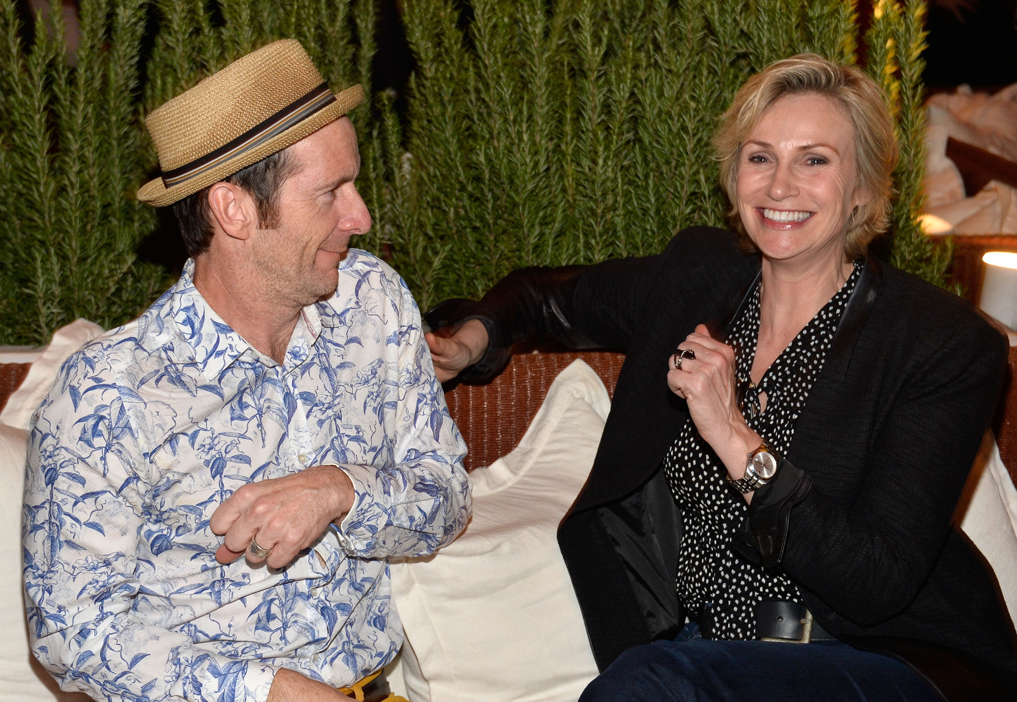 Jane Lynch and Denis O'Hare at event of Amerikietiska siaubo istorija (2011)