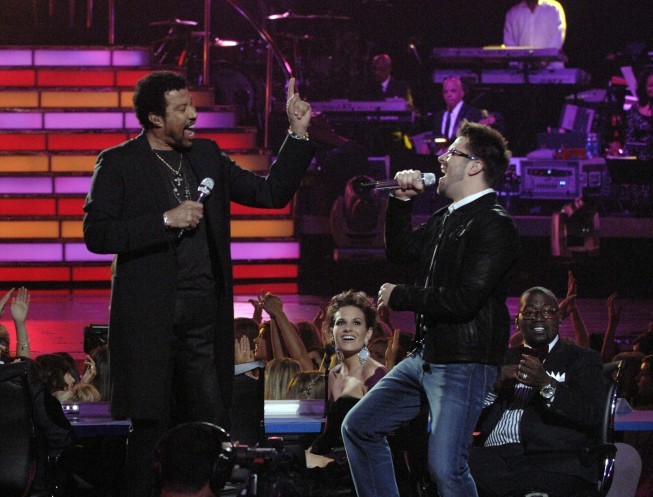 Still of Lionel Richie and Danny Gokey in American Idol: The Search for a Superstar (2002)