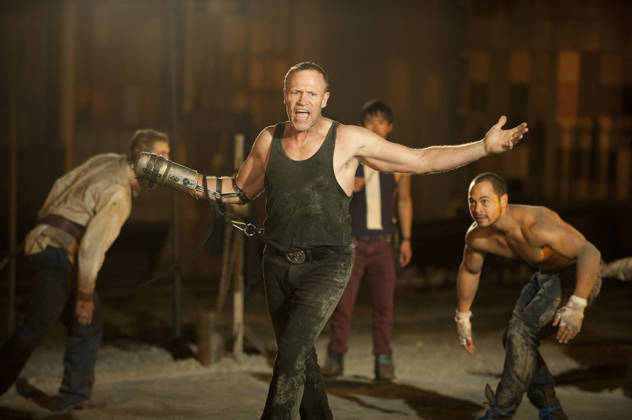 Still of Michael Rooker, Jose Pablo Cantillo and Lawrence Kao in Vaikstantys numireliai (2010)