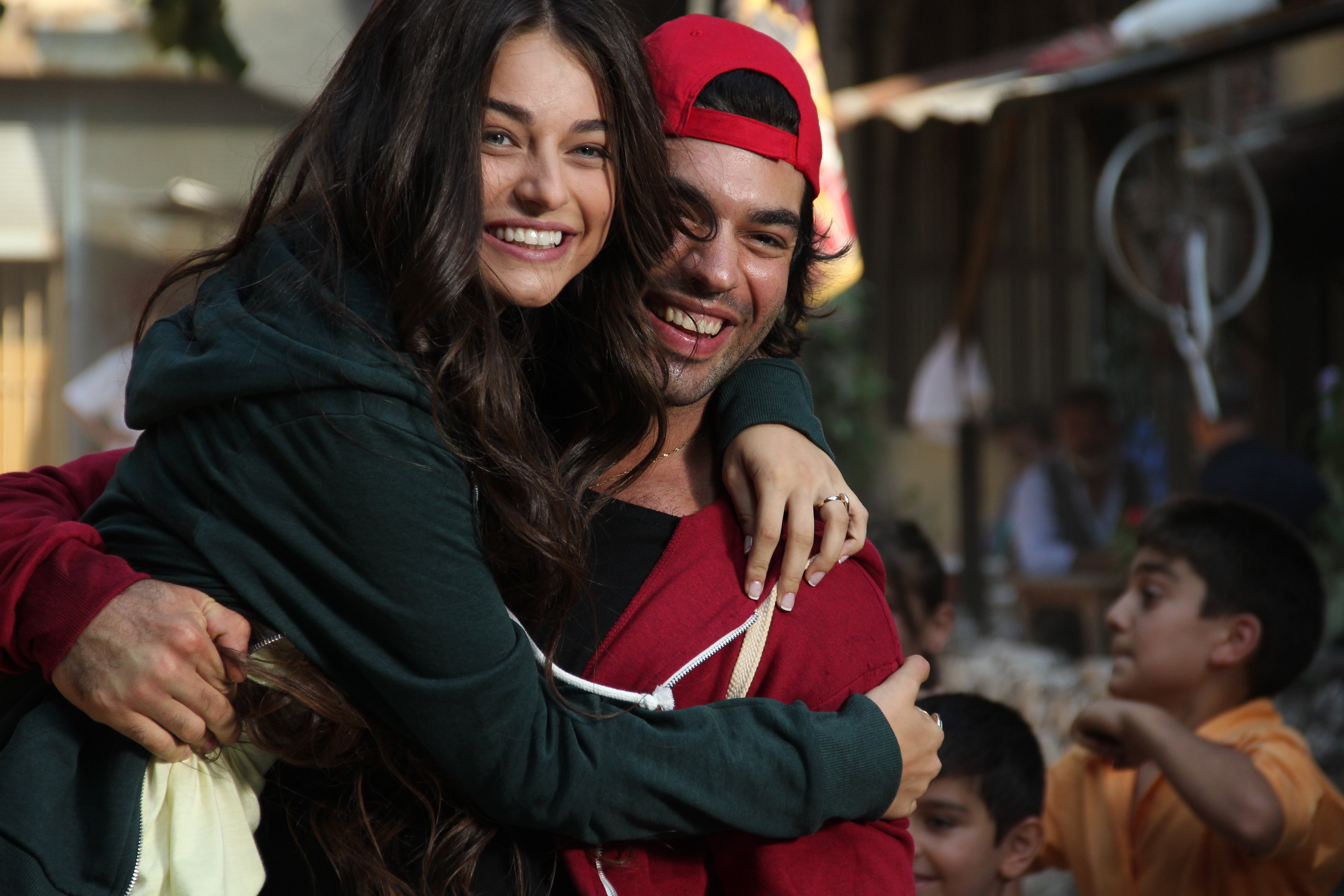 Still of Sükrü Özyildiz and Ayça Aysin Turan in Sevimli Tehlikeli (2015)