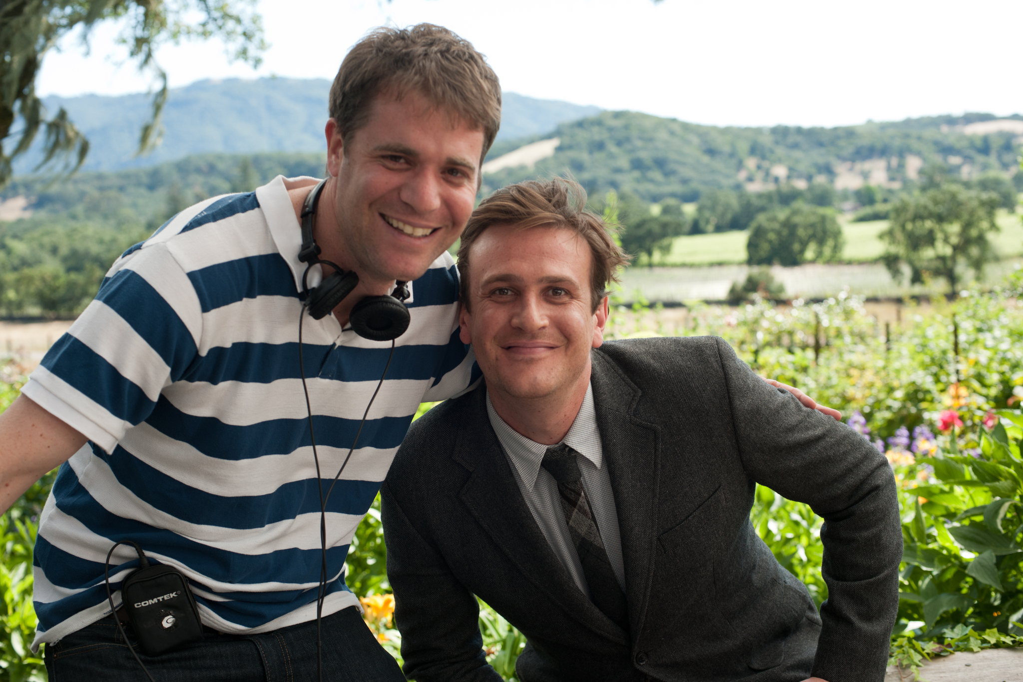 Still of Jason Segel and Nicholas Stoller in Susizadeje penkerius metus (2012)