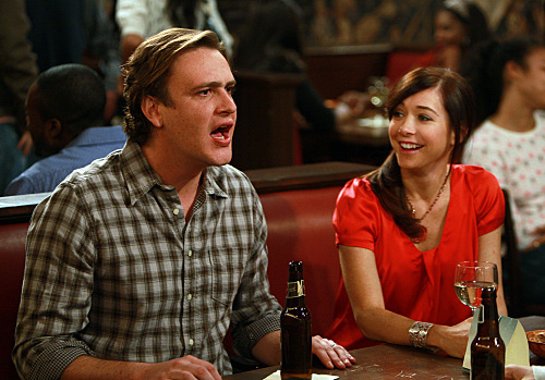 Still of Alyson Hannigan and Jason Segel in Kaip as susipazinau su jusu mama (2005)