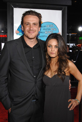 Mila Kunis and Jason Segel at event of Forgetting Sarah Marshall (2008)