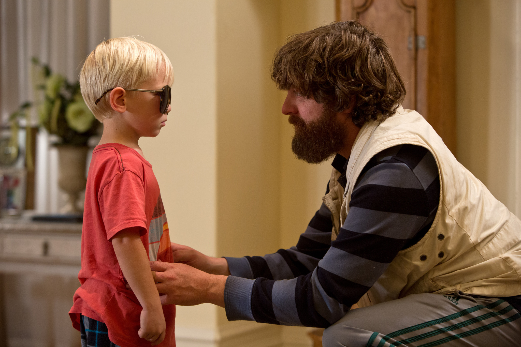 Still of Zach Galifianakis and Grant Holmquist in Pagirios 3: velniai zino kur (2013)