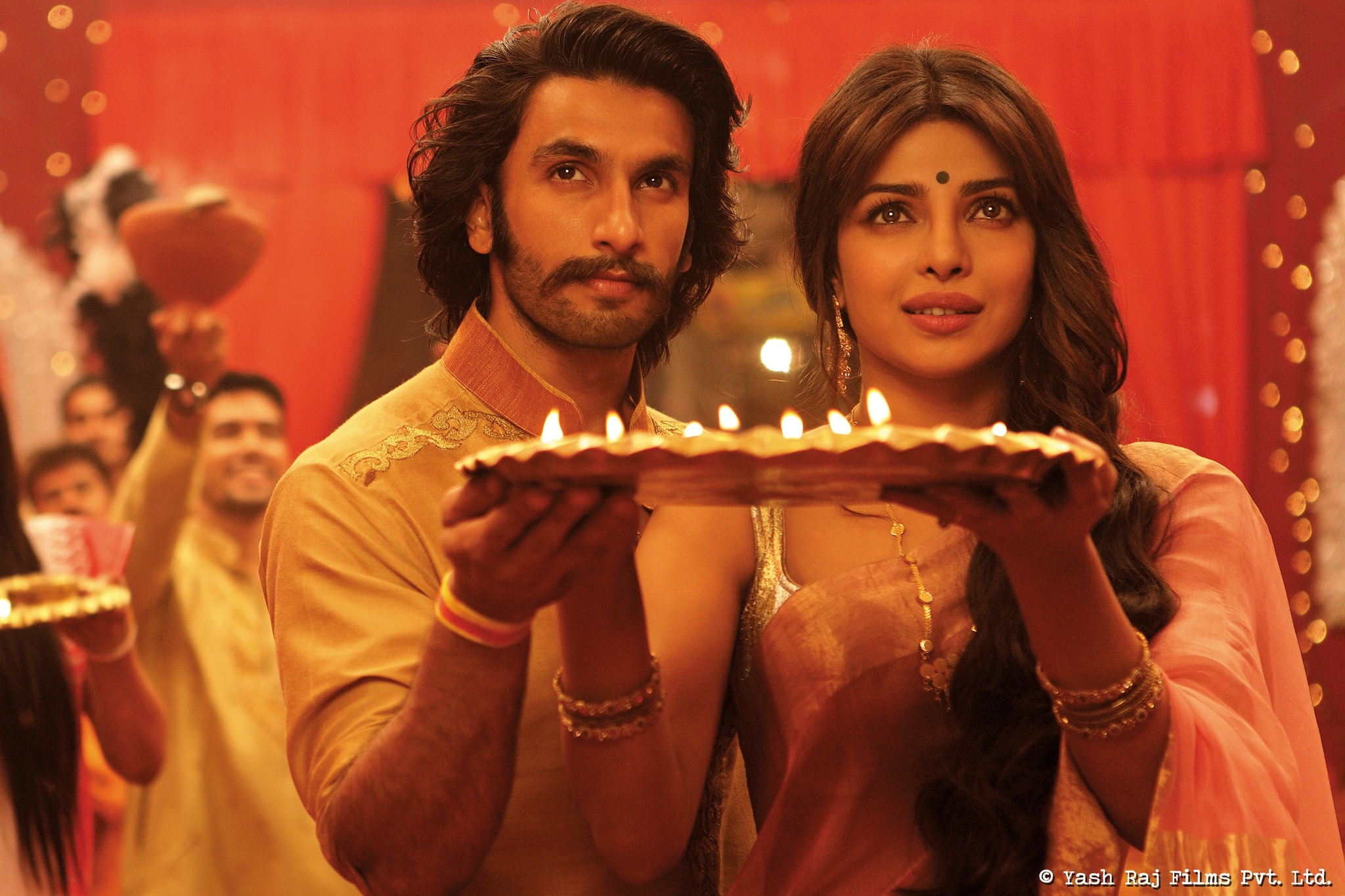 Still of Priyanka Chopra and Ranveer Singh in Gunday (2014)