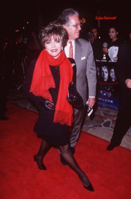Joan Collins at event of Sphere (1998)