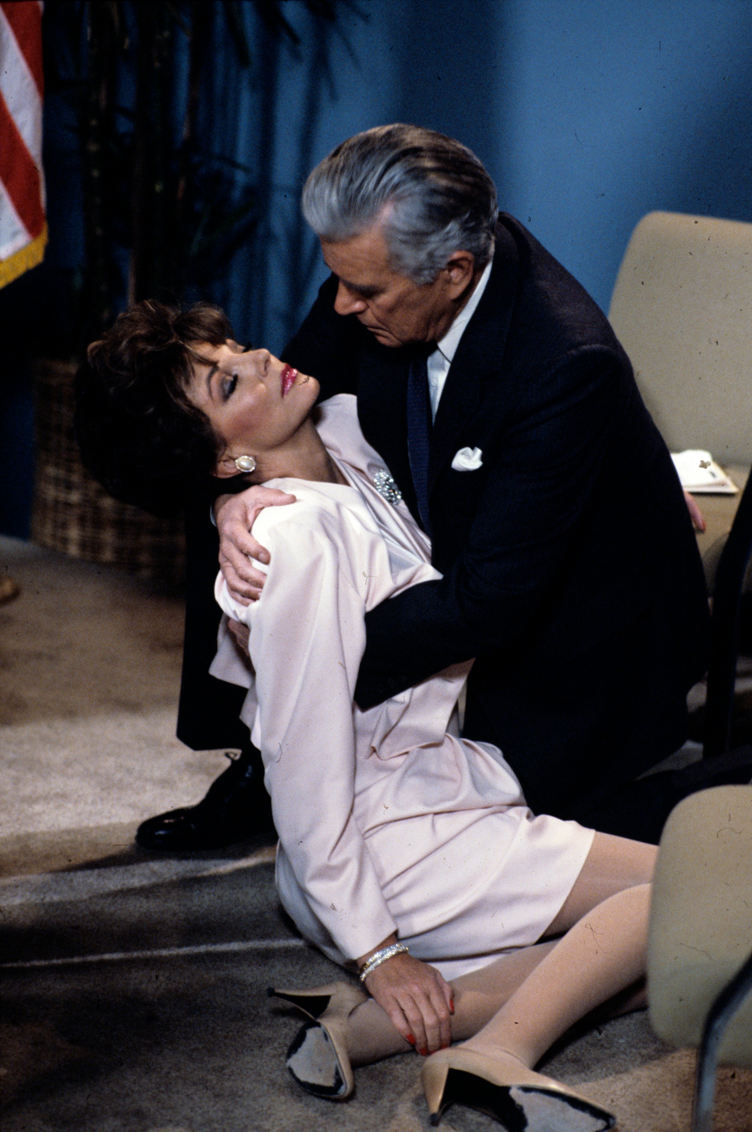 Still of Joan Collins and John Forsythe in Dynasty (1981)