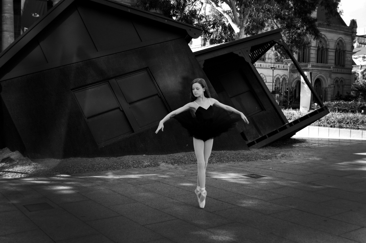 Lily Pearl up on pointe for the prize winning photograph at The Art Gallery of South Australia's Dark Heart Exhibition