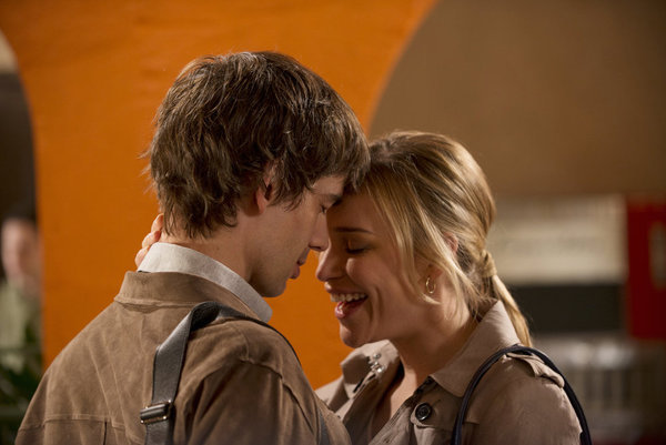 Still of Piper Perabo and Christopher Gorham in Covert Affairs (2010)