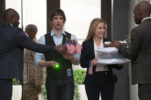 Still of Piper Perabo and Christopher Gorham in Covert Affairs (2010)