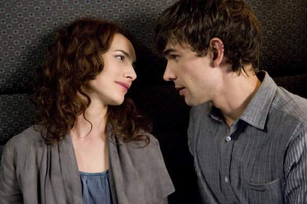 Still of Liane Balaban and Christopher Gorham in Covert Affairs (2010)