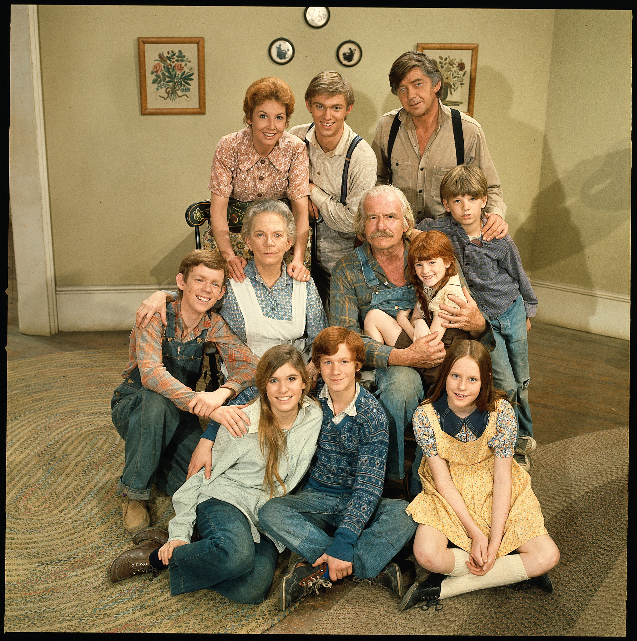 Still of Richard Thomas, Will Geer, Judy Norton, Ellen Corby, Kami Cotler, Michael Learned, Eric Scott and Jon Walmsley in The Waltons (1971)