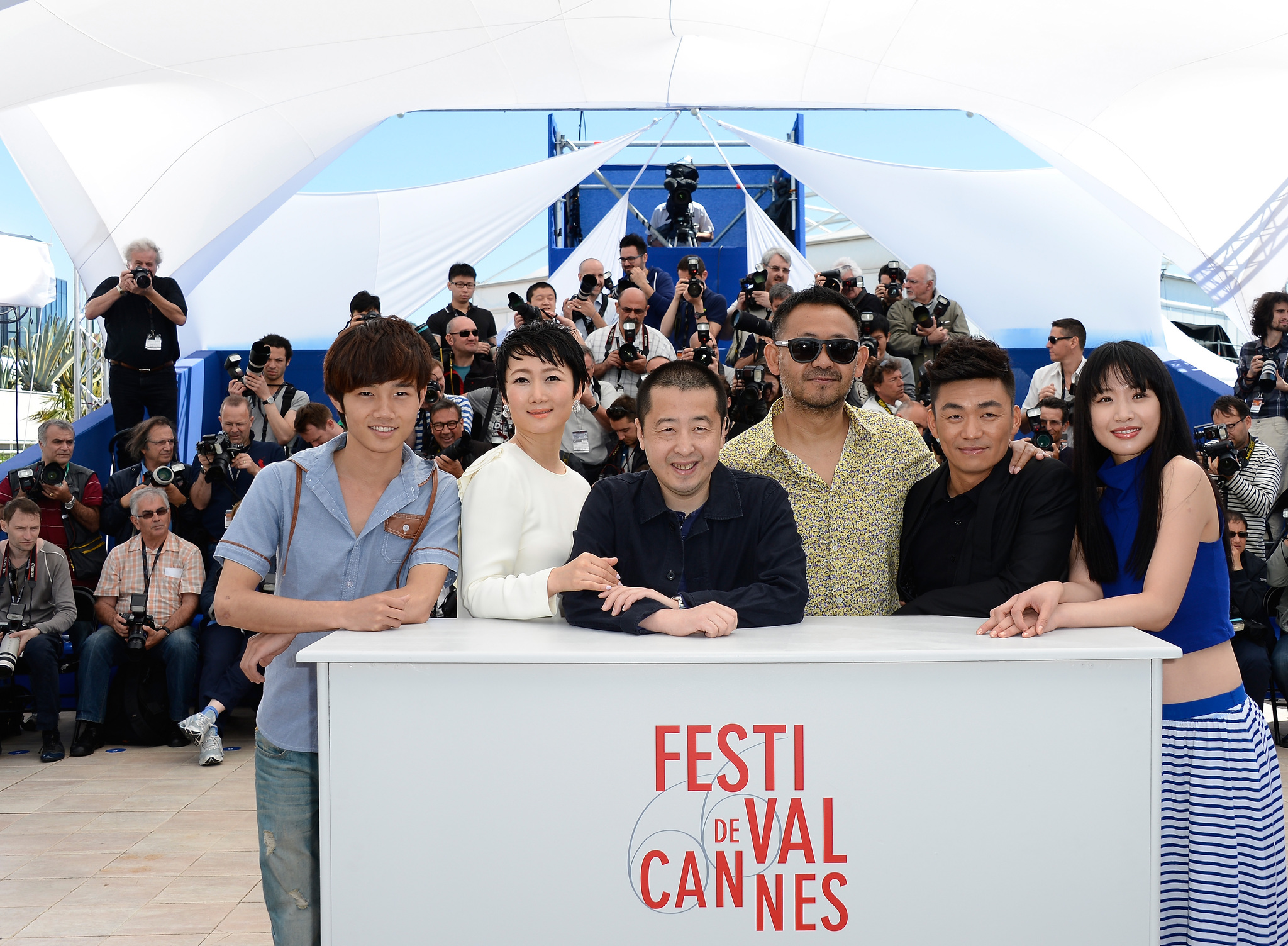 Zhangke Jia, Tao Zhao, Baoqiang Wang, Jiang Wu, Meng Li and Lanshan Luo at event of Nuodemes prisilietimas (2013)