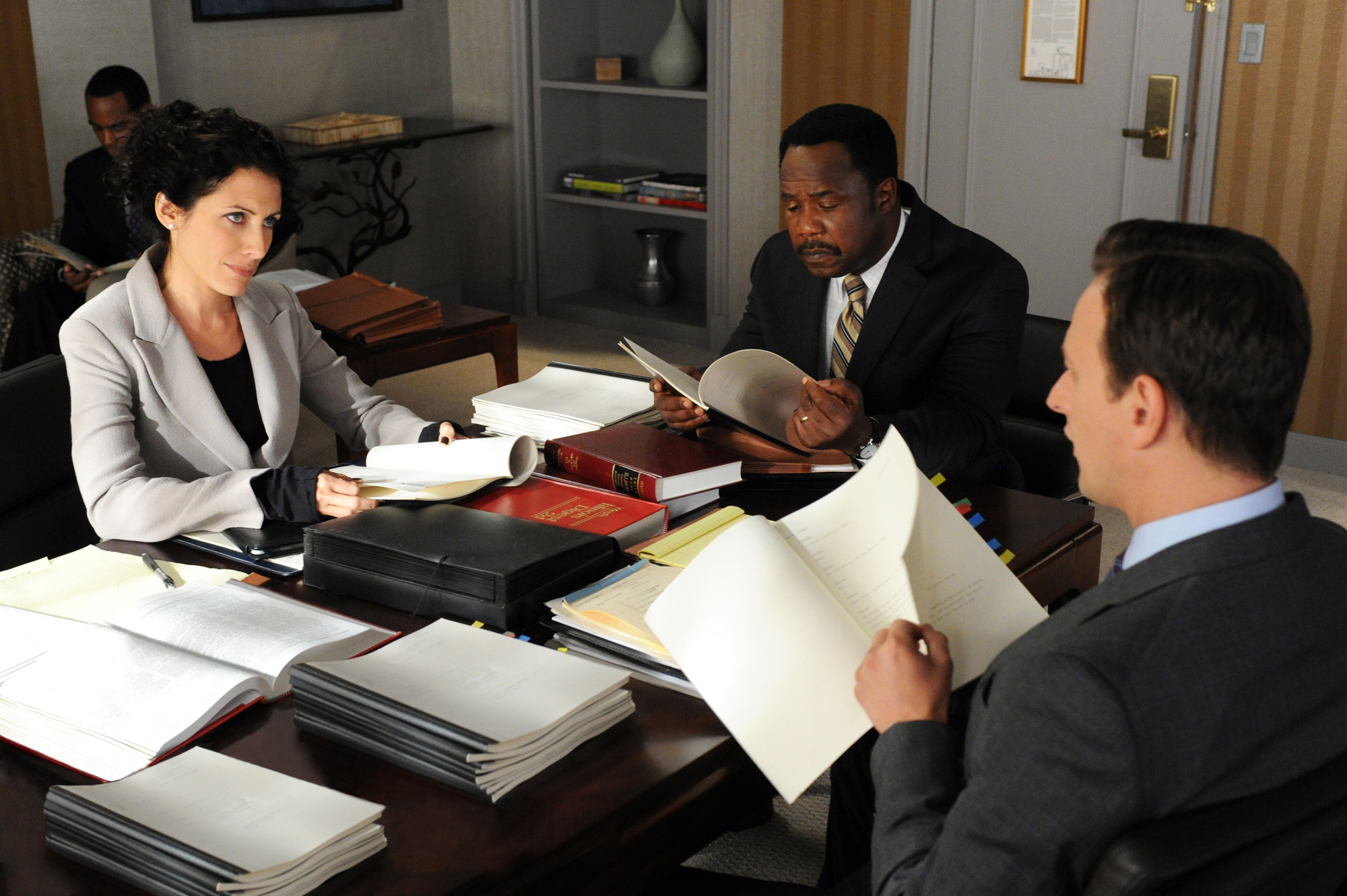 Still of Josh Charles, Lisa Edelstein and Isiah Whitlock Jr. in The Good Wife (2009)