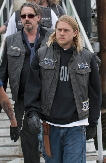 Still of Tommy Flanagan and Charlie Hunnam in Sons of Anarchy (2008)