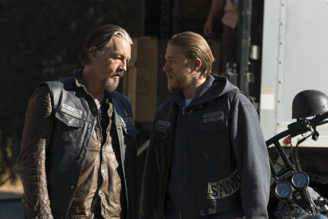 Still of Tommy Flanagan and Charlie Hunnam in Sons of Anarchy (2008)