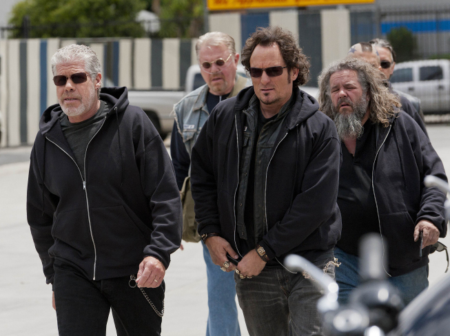 Still of Ron Perlman, Mark Boone Junior, Kim Coates, Tommy Flanagan and William Lucking in Sons of Anarchy (2008)