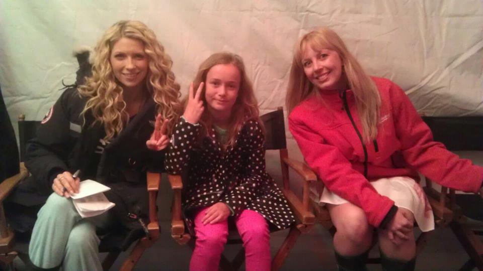 Kiva on set with actress Brooke White and Jennifer Ritchie 