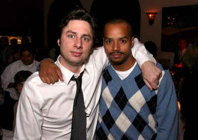 Zach Braff and Donald Faison at event of American Dreamz (2006)