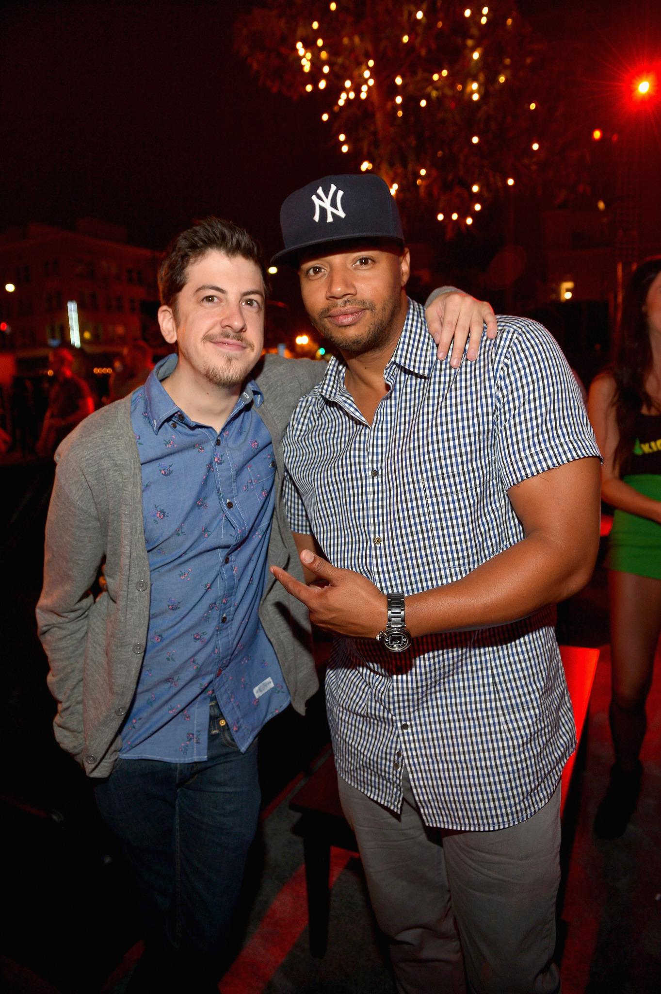 Donald Faison and Christopher Mintz-Plasse at event of Smugis zemiau juostos (2013)