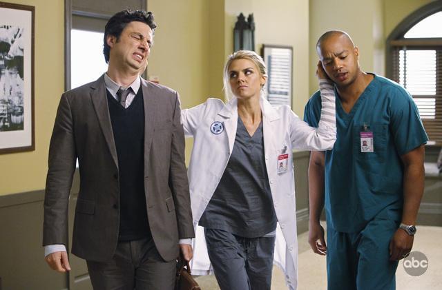 Still of Donald Faison and Eliza Coupe in Scrubs (2001)