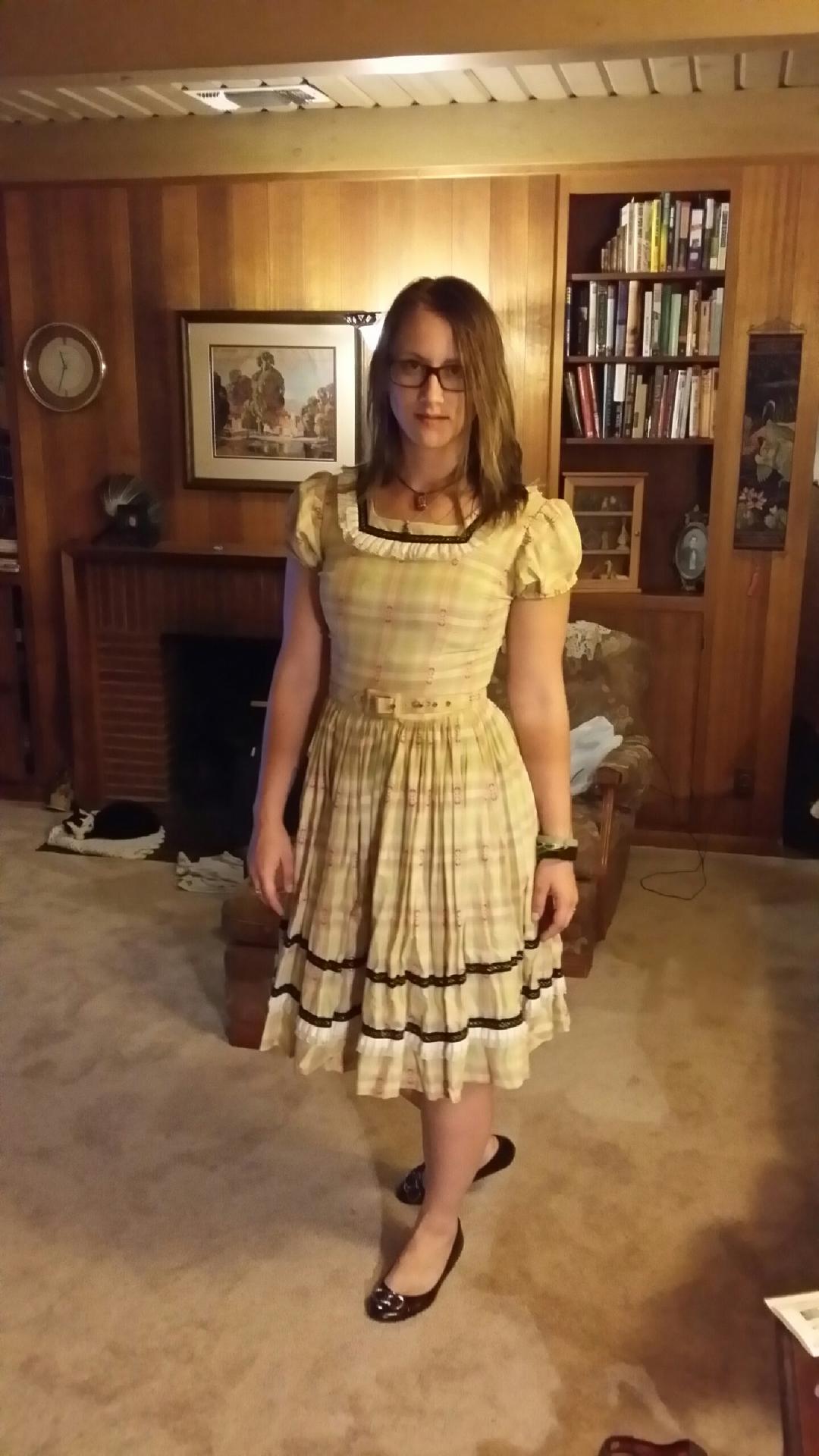 This dress is from the end of the 50s early 60s. Been in my hubbys family for decades. Now I fit it perfectly lol! And there are two others in different patterns and colors!