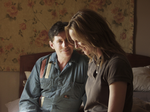 Still of Gabriel Byrne and Laura Linney in Jindabyne (2006)