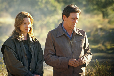 Still of Gabriel Byrne and Laura Linney in Jindabyne (2006)