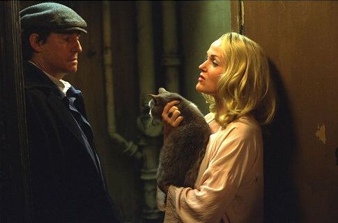 Still of Gabriel Byrne and Miranda Richardson in Spider (2002)