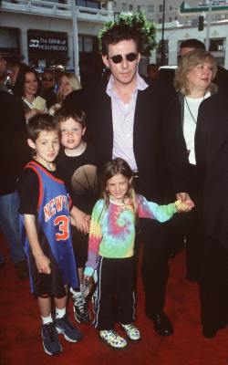 Gabriel Byrne at event of Quest for Camelot (1998)